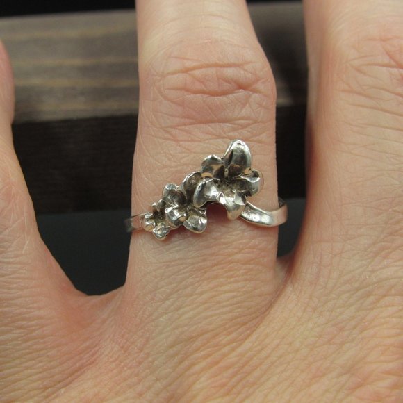 Size 6 Sterling Silver Rustic Floral Open Band - Picture 2 of 7